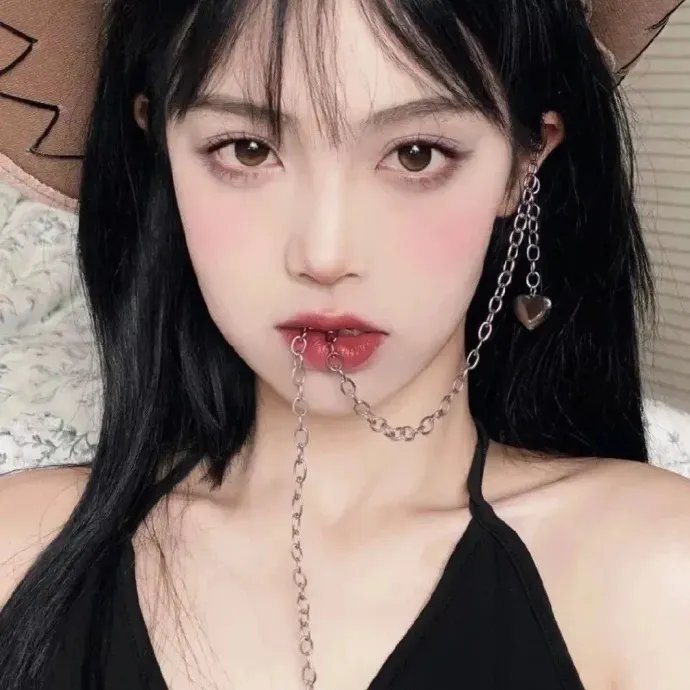 麻雀岂能栖梧桐